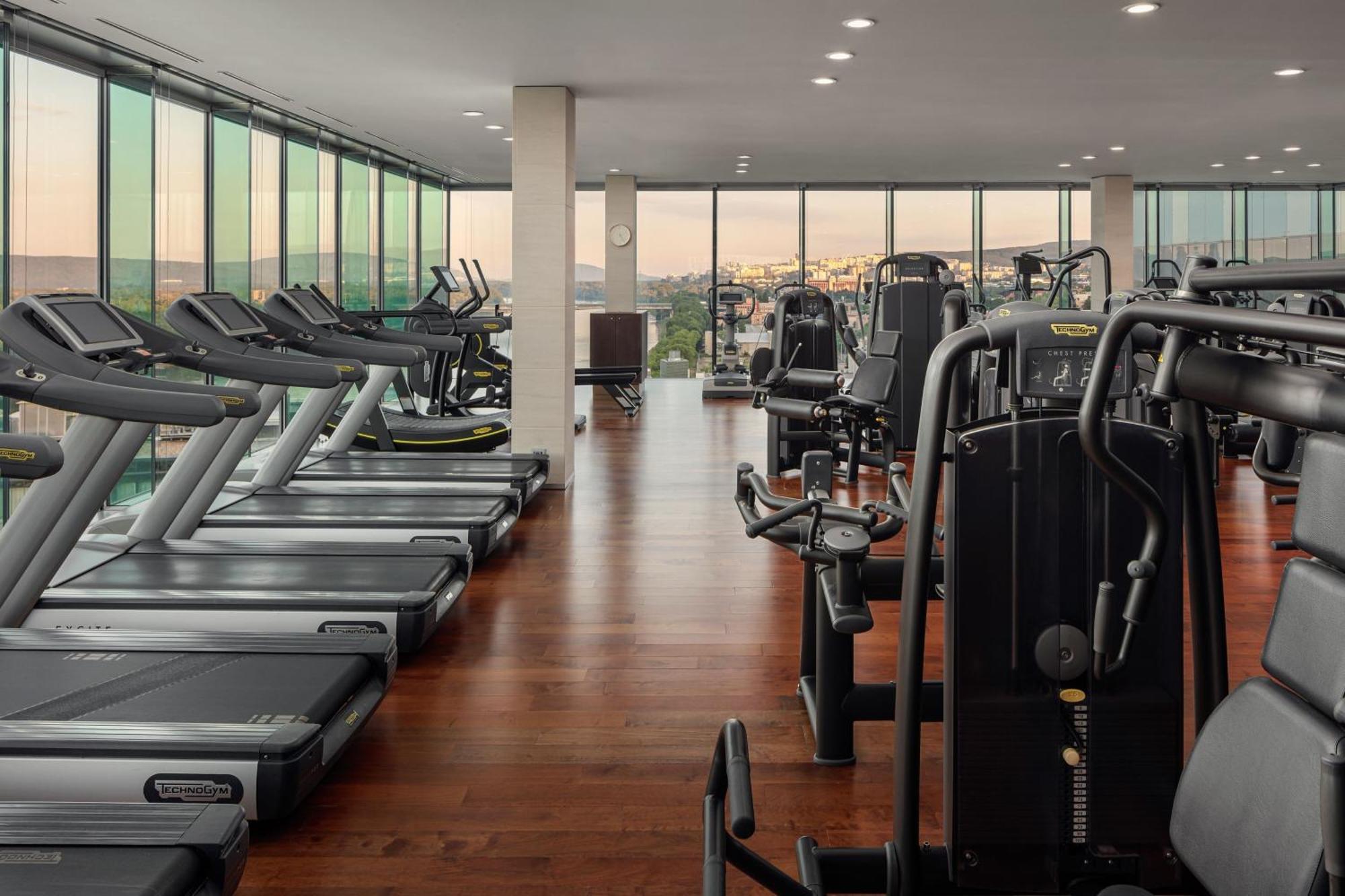 Grand Hotel River Park, A Luxury Collection Hotel, Bratislava Ngoại thất bức ảnh The gym at the Four Seasons Hotel, Madrid
